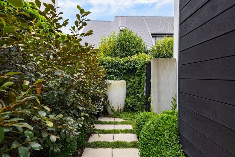 Photo of property in 90 Abberley Crescent, St Albans, Christchurch, 8014