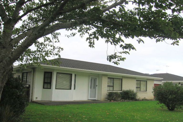 Photo of property in 16 Rossiter Street, Tawa, Wellington, 5028