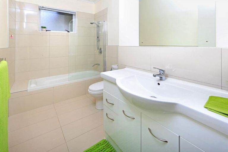 Photo of property in 18 Askerne Drive, Flat Bush, Auckland, 2016