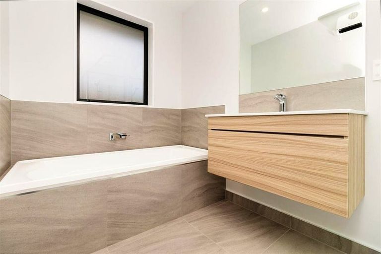 Photo of property in 17 Allied Road, Halswell, Christchurch, 8025