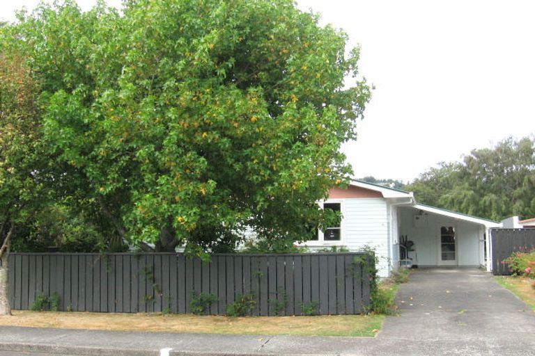Photo of property in 4 Matuku Street, Heretaunga, Upper Hutt, 5018