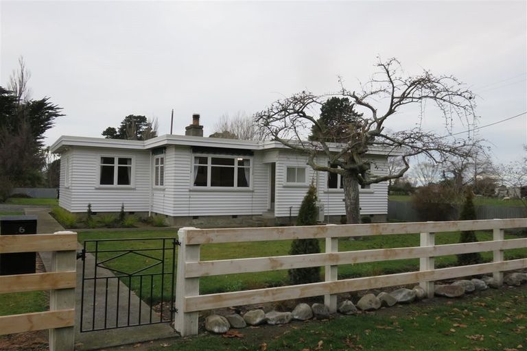 Photo of property in 16 Golf Links Road, Rangiora, 7473