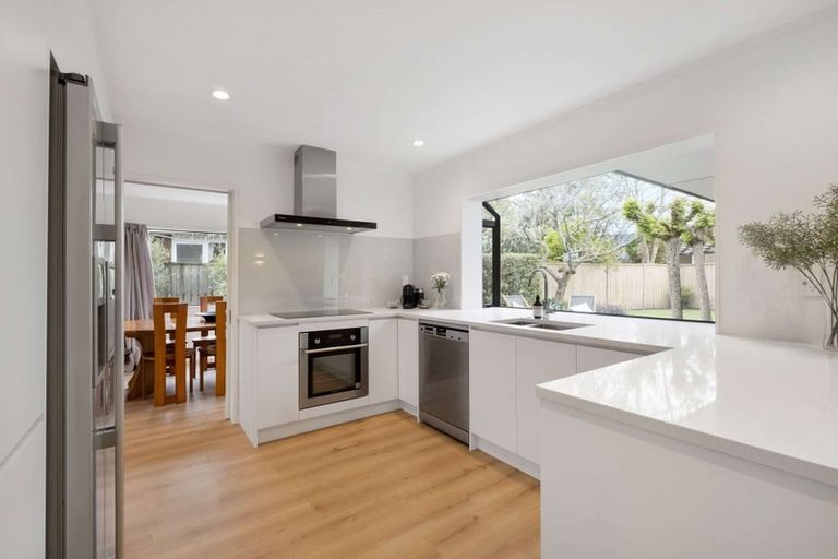 Photo of property in 9 Suncrest Drive, West Harbour, Auckland, 0618