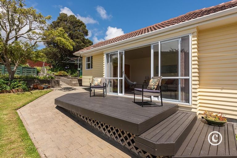 Photo of property in 45 Raroa Terrace, Tawa, Wellington, 5028