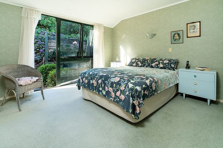 Photo of property in 42 Guildford Drive, Paraparaumu, 5032