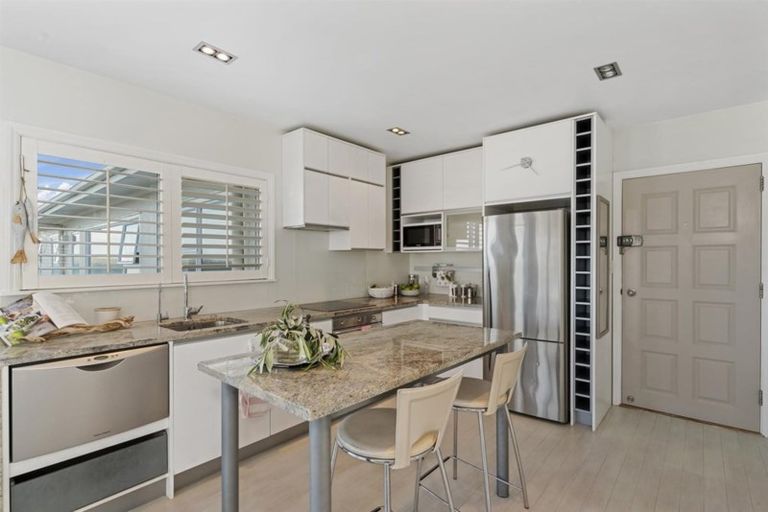 Photo of property in 5/241 Hurstmere Road, Takapuna, Auckland, 0622