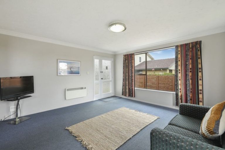 Photo of property in 1/22 Camrose Place, Ilam, Christchurch, 8041