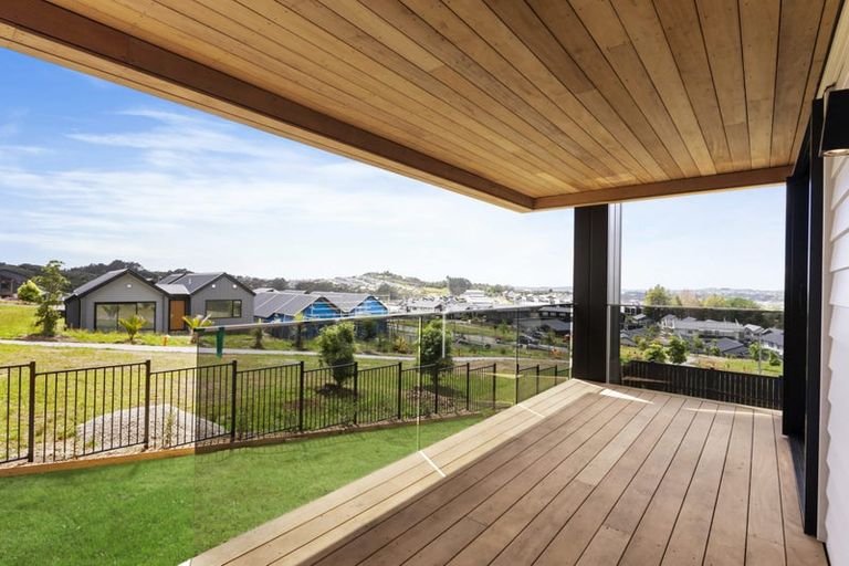 Photo of property in 33 Kikorangi Drive, Wainui, Silverdale, 0992