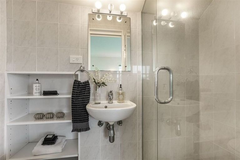 Photo of property in 85 Stanley Point Road, Stanley Point, Auckland, 0624