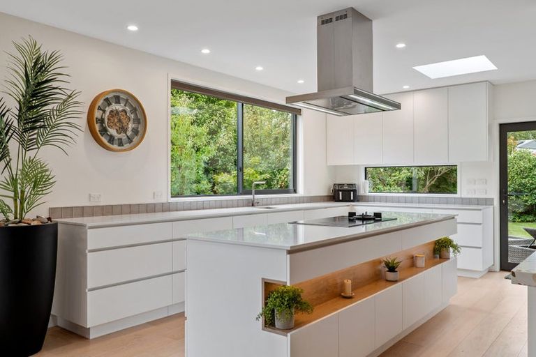 Photo of property in 66 Straven Road, Fendalton, Christchurch, 8014