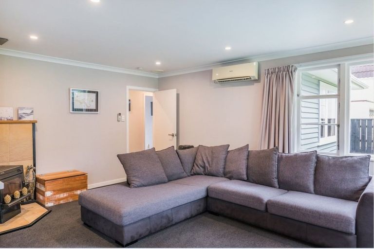 Photo of property in 9 Aorangi Road, Paraparaumu, 5032