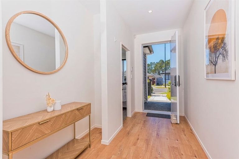 Photo of property in 5 Ropere Street, Kumeu, 0810