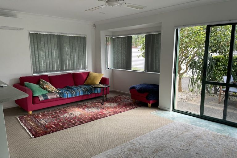 Photo of property in 25 Shelly Beach Parade, Cockle Bay, Auckland, 2014