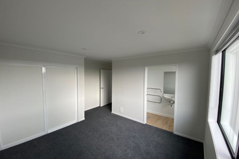 Photo of property in 5/5 Peachgrove Road, Te Atatu Peninsula, Auckland, 0610