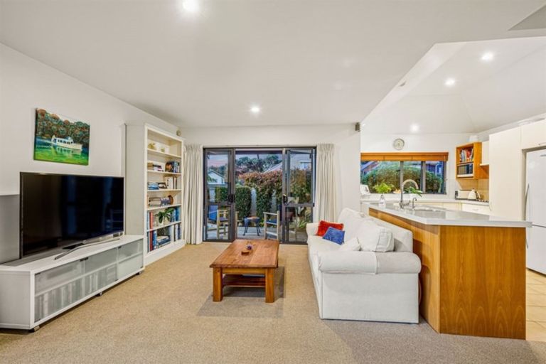 Photo of property in 110 Seaview Road, Glenfield, Auckland, 0629