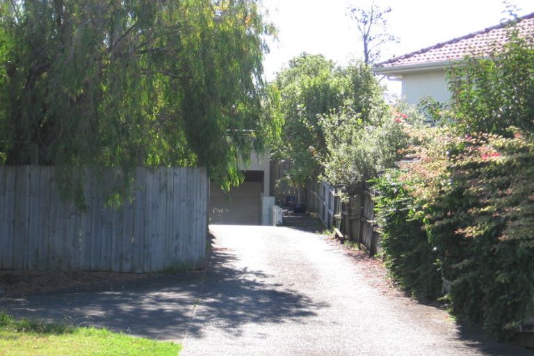 Photo of property in 2/9 Kiteroa Terrace, Rothesay Bay, Auckland, 0630