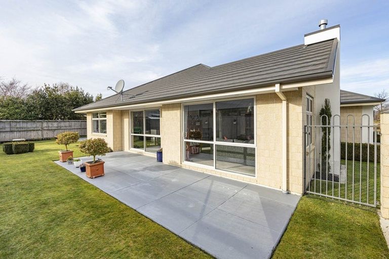 Photo of property in 42 Oakwood Drive, Rangiora, 7400