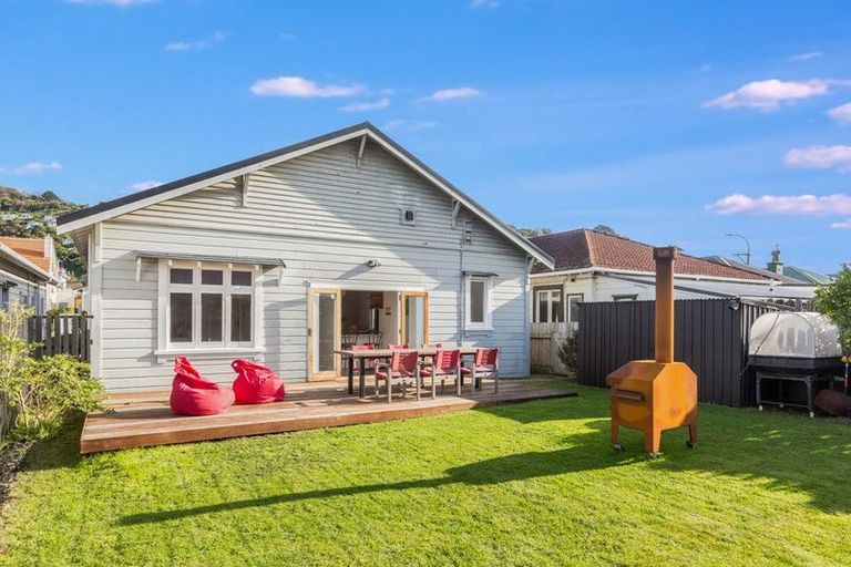 Photo of property in 137 Onepu Road, Lyall Bay, Wellington, 6022