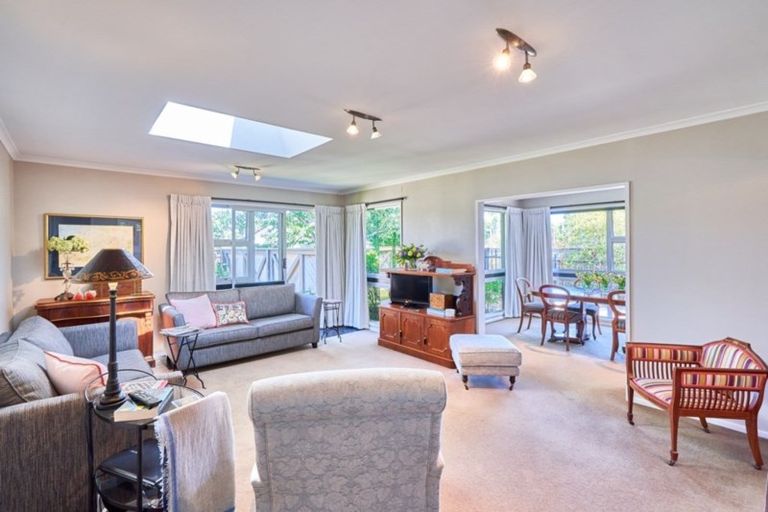 Photo of property in 203 Fitzherbert Avenue, West End, Palmerston North, 4410