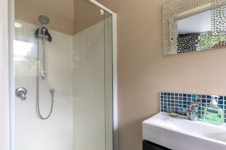 Photo of property in 8 Rimu Road, Oratia, Auckland, 0604