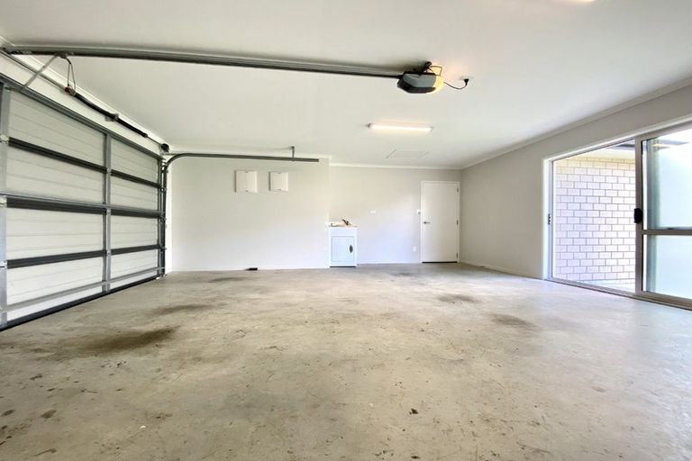 Photo of property in 4 Cory Jane Grove, Riverstone Terraces, Upper Hutt, 5018