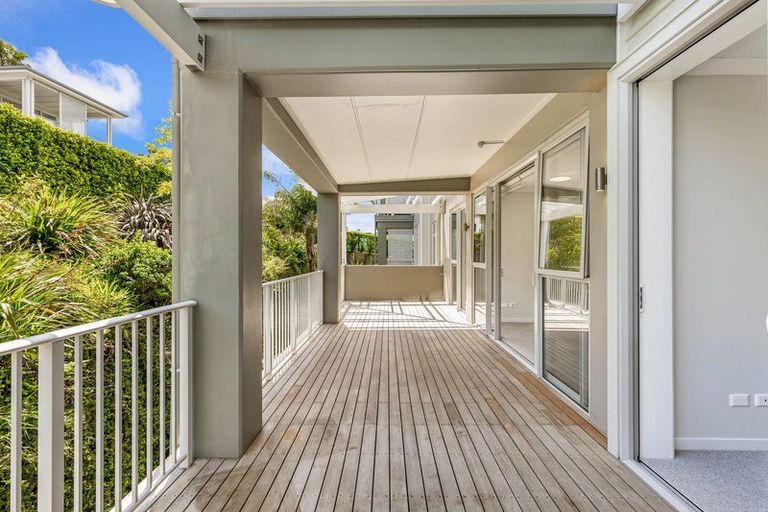 Photo of property in 16 Rewa Rewa Lane, Orewa, 0931