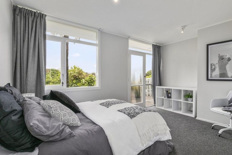 Photo of property in 156 Miromiro Road, Normandale, Lower Hutt, 5010