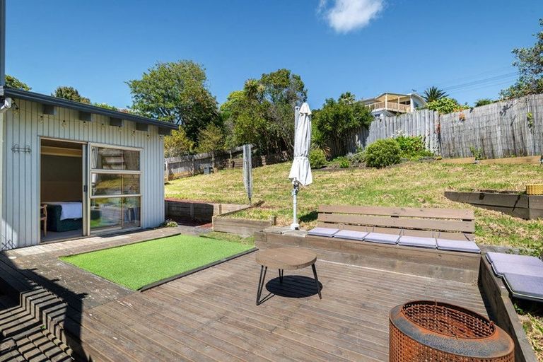 Photo of property in 9 Malters Place, Browns Bay, Auckland, 0630