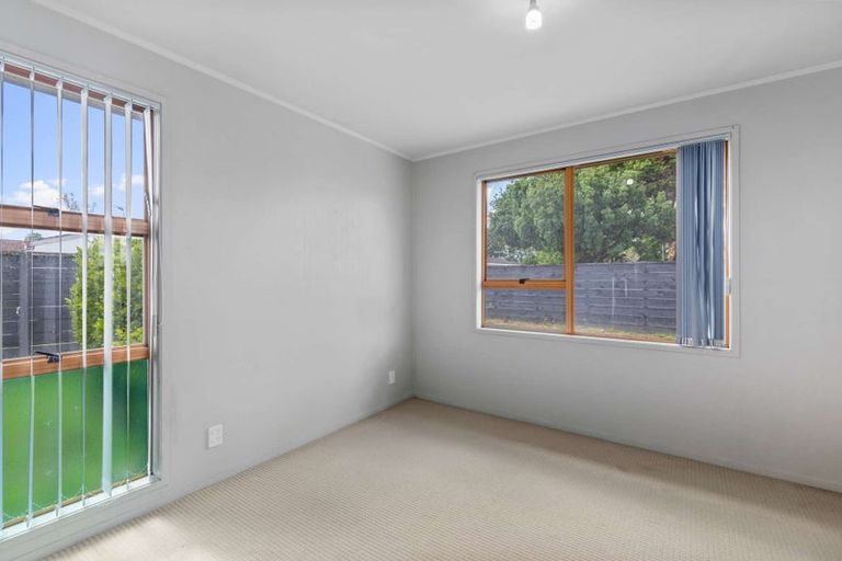 Photo of property in 1/41 Challen Close, Conifer Grove, Takanini, 2112