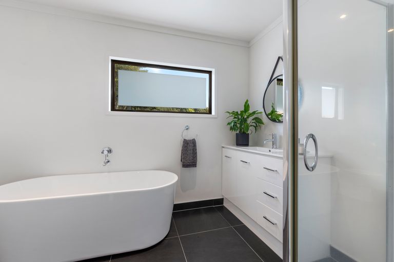 Photo of property in 54 The Avenue, Albany, Auckland, 0632