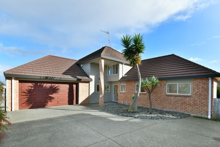 Photo of property in 168 Centreway Road, Orewa, 0931