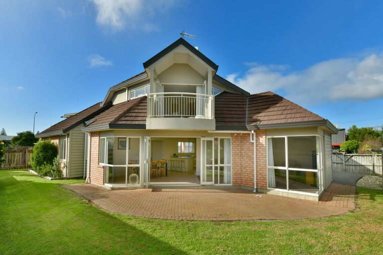 Photo of property in 168 Centreway Road, Orewa, 0931
