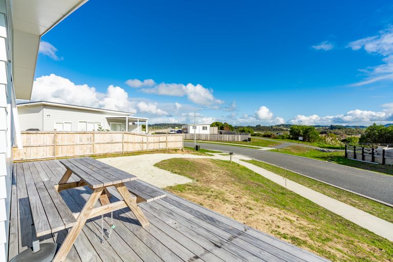 Photo of property in 25 Northcoast Place, Mangawhai Heads, Mangawhai, 0505