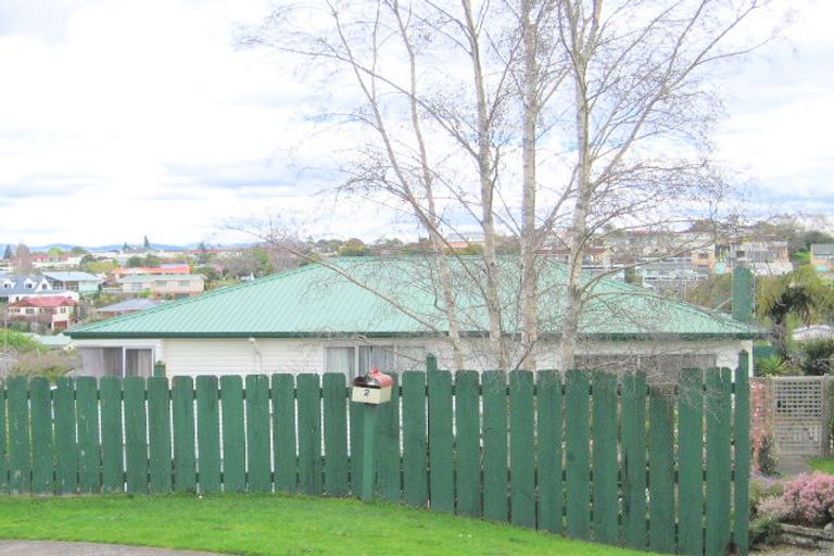 Photo of property in 2 Ferndown Close, Brookfield, Tauranga, 3110