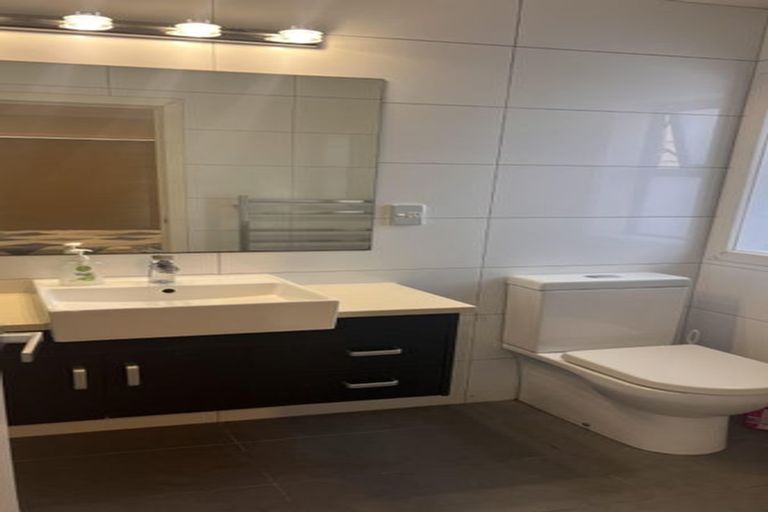 Photo of property in 13 Henriette Place, The Gardens, Auckland, 2105