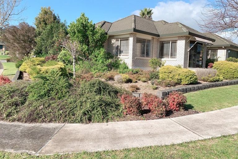 Photo of property in 6 Newbliss Crescent, East Tamaki Heights, Auckland, 2016