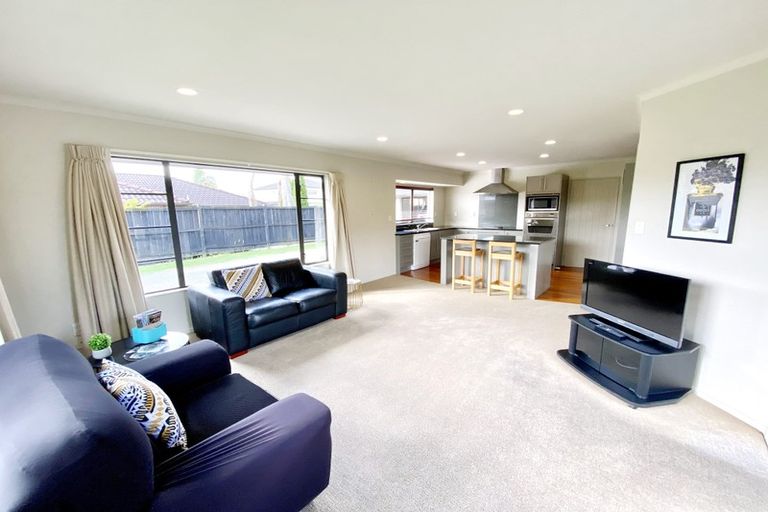 Photo of property in 12 Kalmore Place, Flat Bush, Auckland, 2016