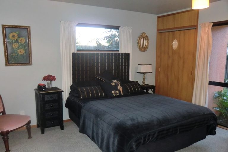 Photo of property in 2/240a Condell Avenue, Papanui, Christchurch, 8053