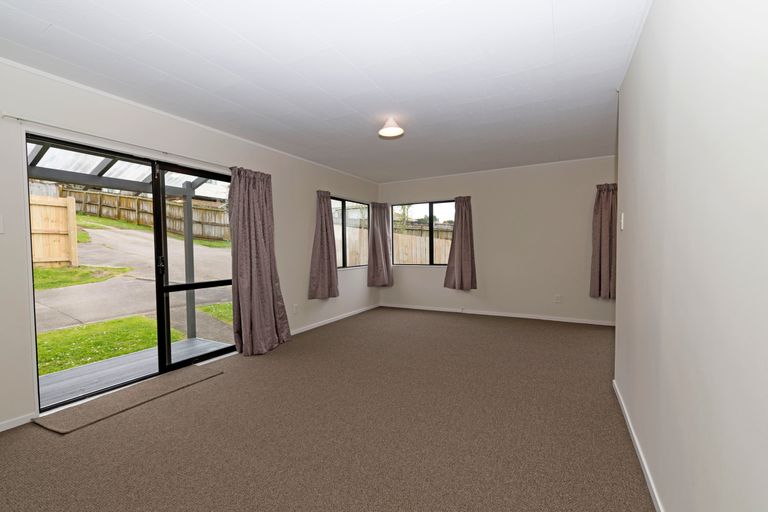 Photo of property in 2/7 Maywood Crescent, Glen Eden, Auckland, 0602