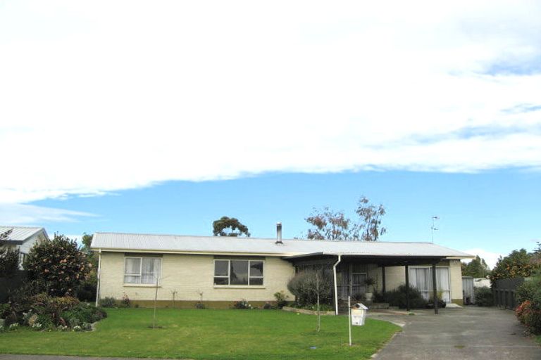 Photo of property in 6 Deakin Place, Clive, 4102