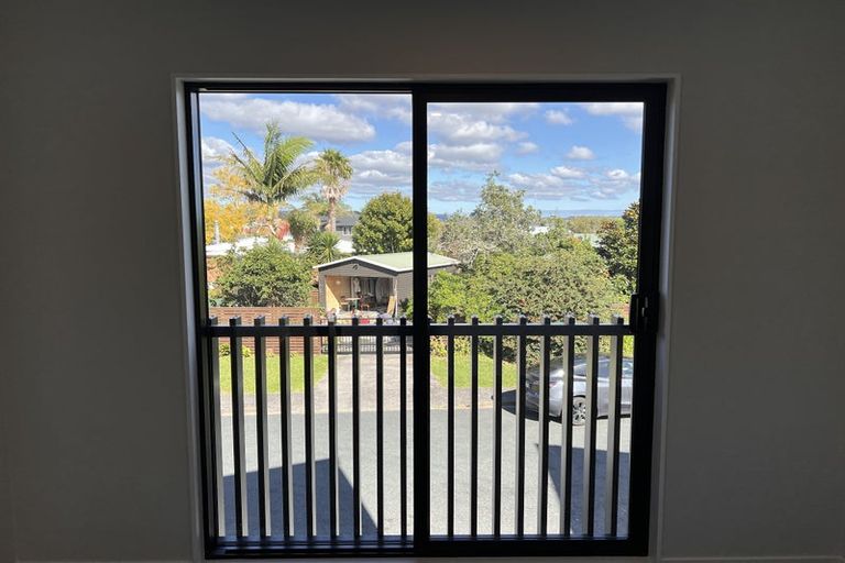 Photo of property in 1/39 Graham Avenue, Te Atatu Peninsula, Auckland, 0610