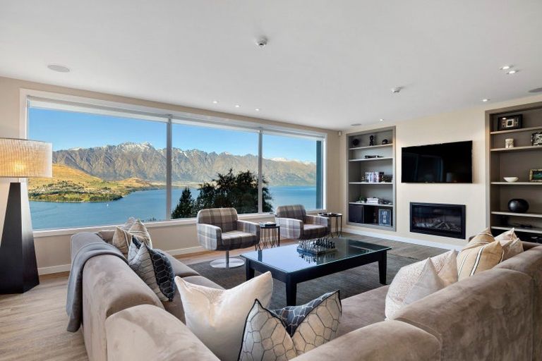 Photo of property in 6 Lordens Place, Fernhill, Queenstown, 9300
