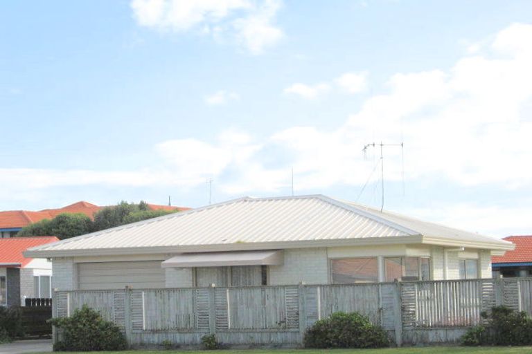 Photo of property in 32 Kane Road, Papamoa Beach, Papamoa, 3118