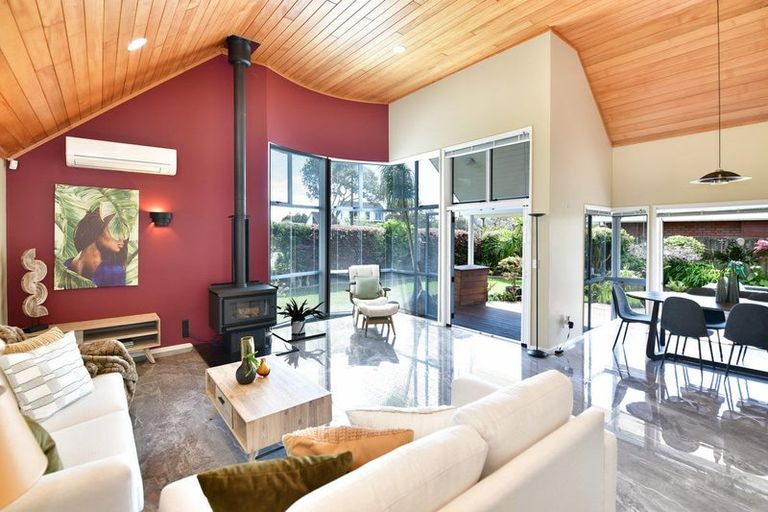 Photo of property in 5 Maygrove Drive, Orewa, 0931