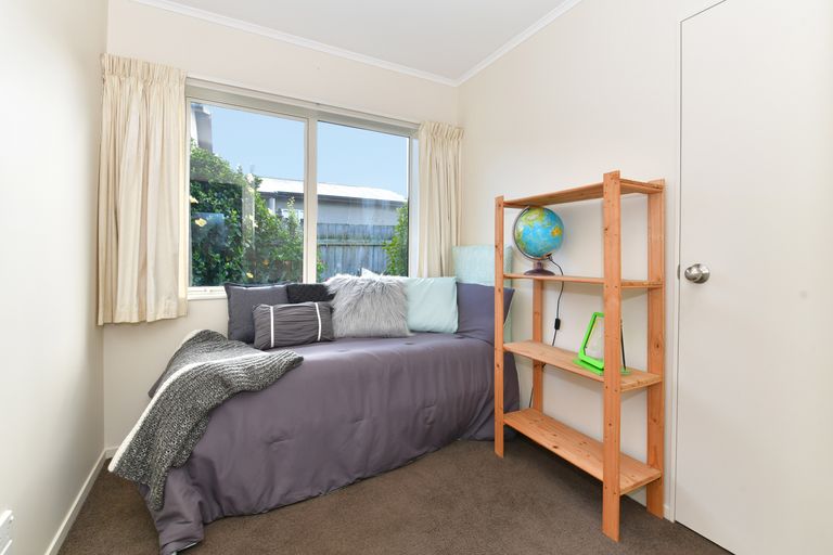 Photo of property in 168 Centreway Road, Orewa, 0931
