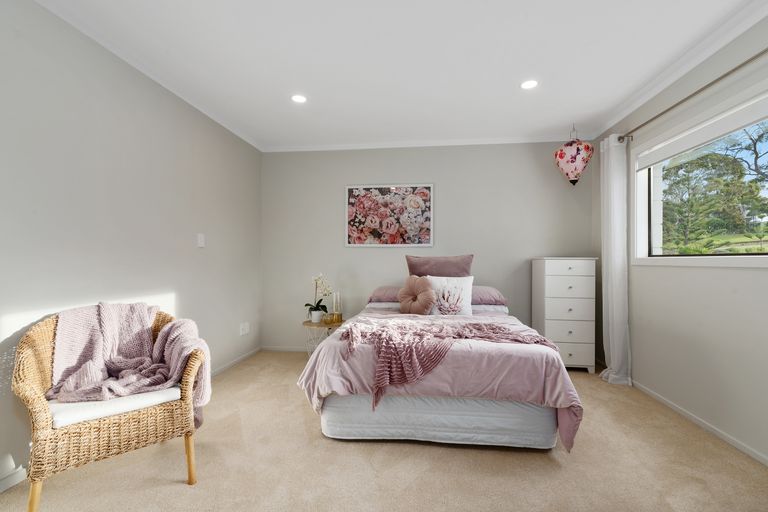 Photo of property in 54 The Avenue, Albany, Auckland, 0632