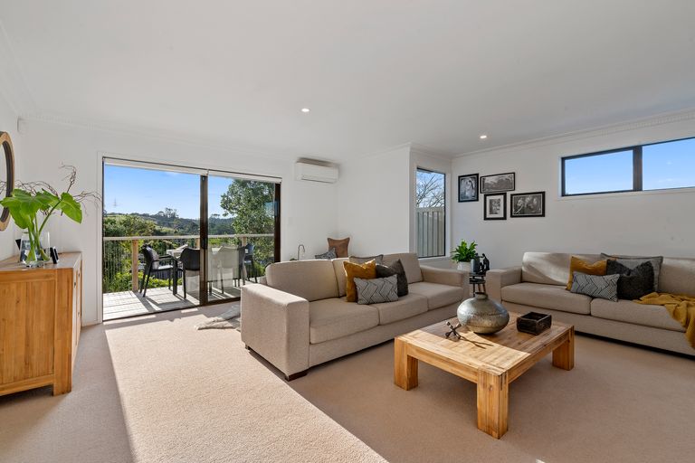 Photo of property in 54 The Avenue, Albany, Auckland, 0632