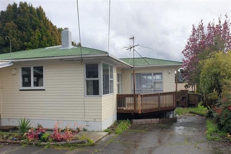 Photo of property in 92 Te Atatu Road, Te Atatu South, Auckland, 0610