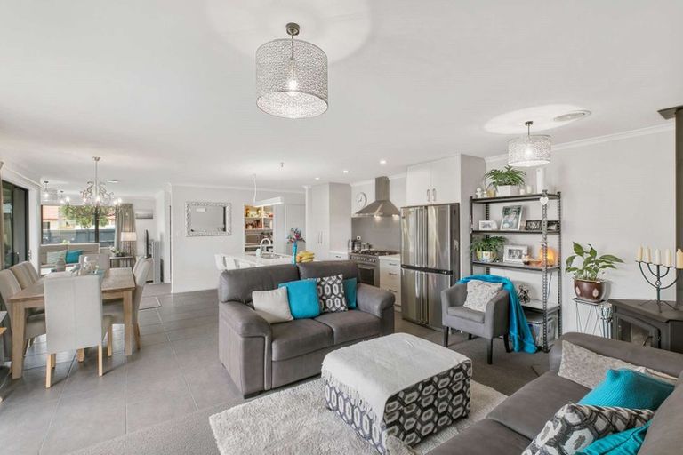 Photo of property in 27 Putaka Place, Papamoa Beach, Papamoa, 3118