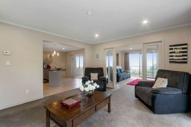 Photo of property in 49 Dowse Drive, Maungaraki, Lower Hutt, 5010